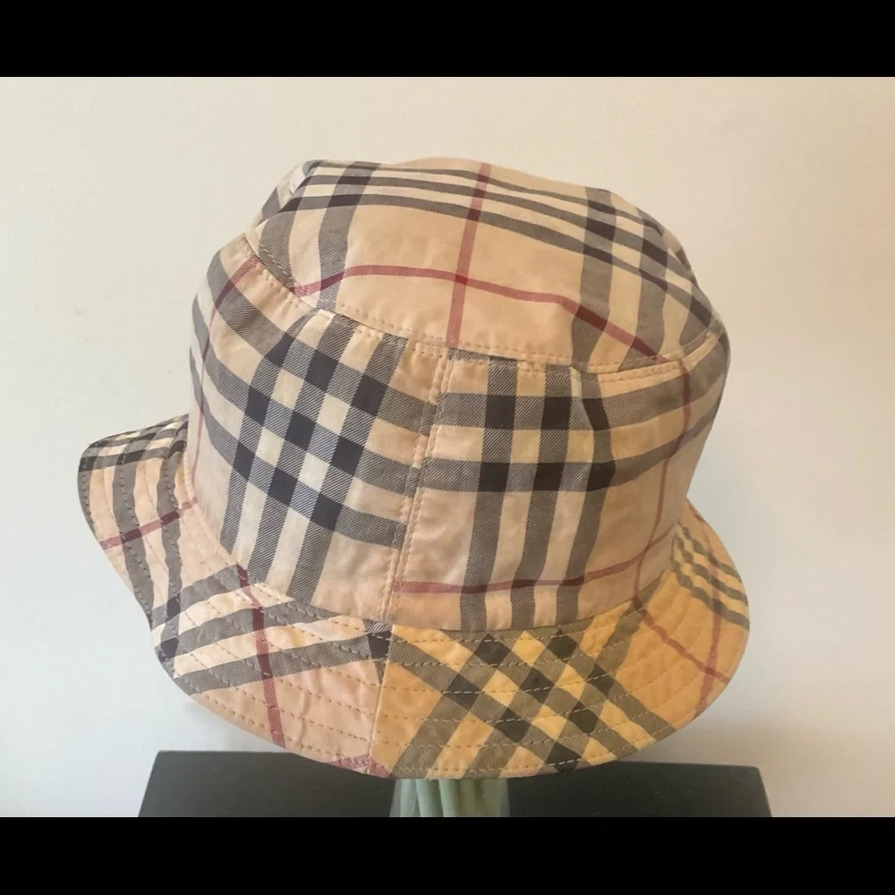 Authentic Burberry Reversible Bucket Hat. Black leather. - Picture 7 of 10